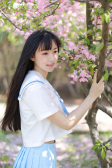 三更2饺子趴桌子